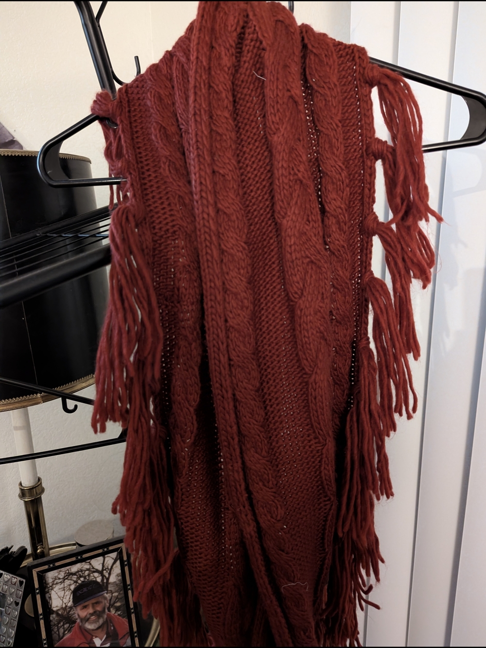 Women’s Cable Knit Fringe Infinity  Scarf — Rust Red